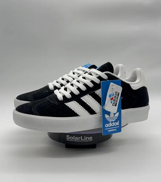 Zapatillas Adidas Originals Negras con Franjas Blancas