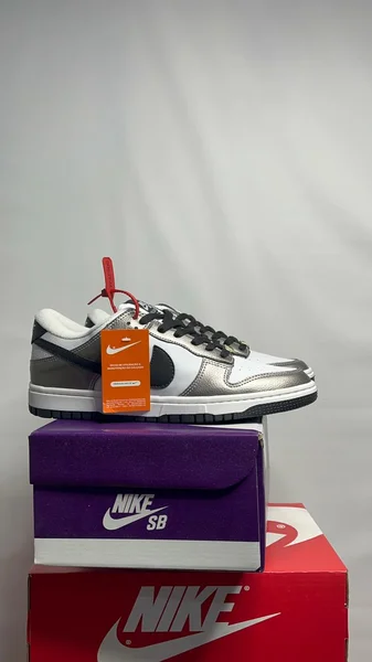 Zapatillas Nike SB Blancas, Grises y Negras