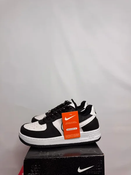 Zapatillas Nike Air Negras y Blancas Urban Style