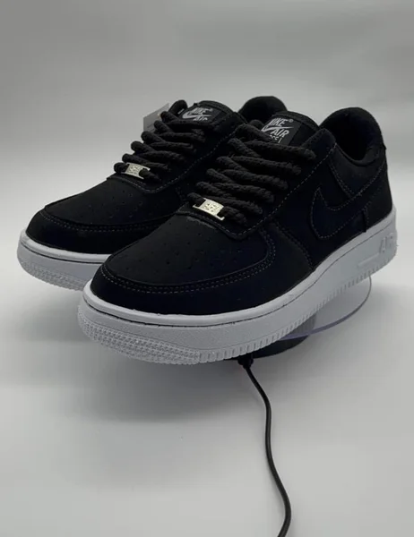 Zapatillas Nike Air Urban Black con Suela Blanca